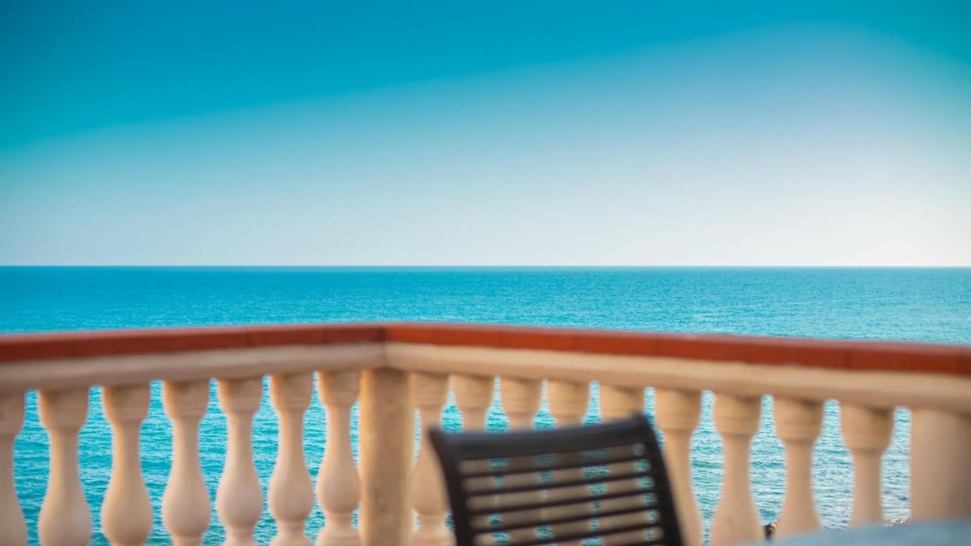 Alba Sul Mare By Caseserio Cefalu